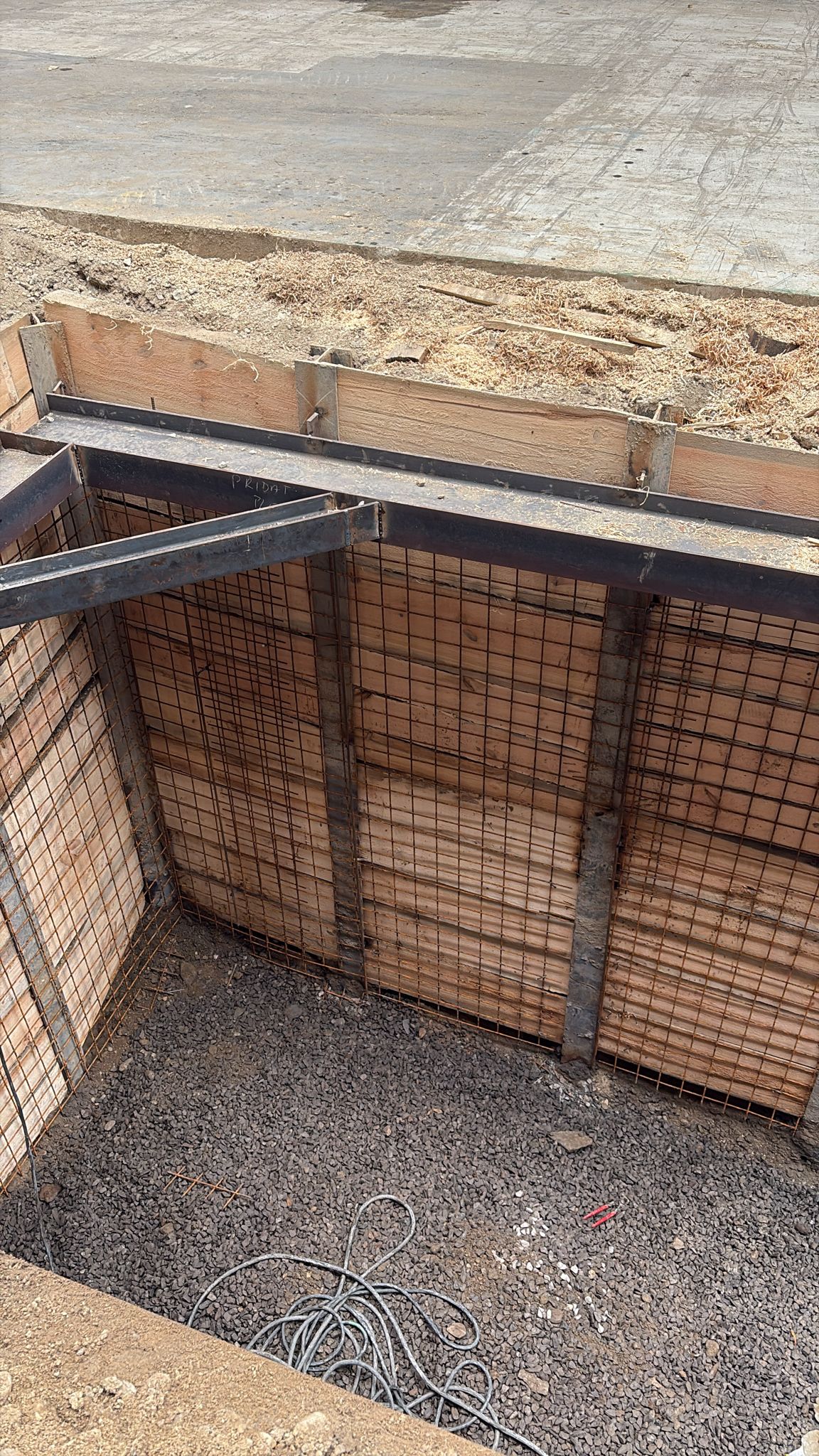 Strakonice, jímka, lis